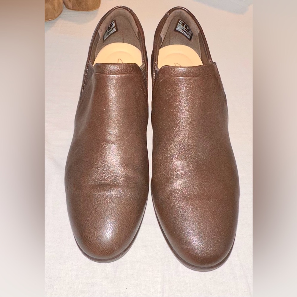 NWOT - Clarks - Loken Way Dark Brown Leather Booties - Picture 5 of 8